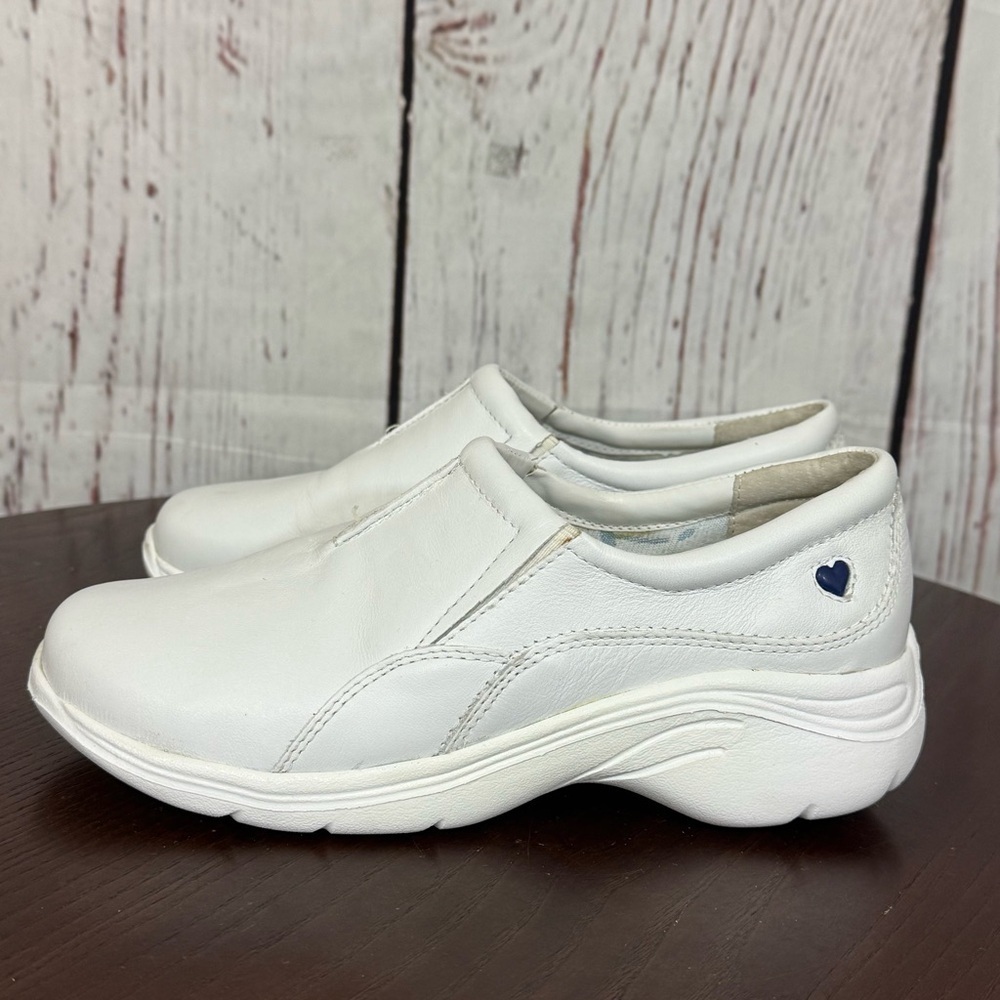 Nurse Mates White Sneakers size 6 EUC - Picture 13 of 14